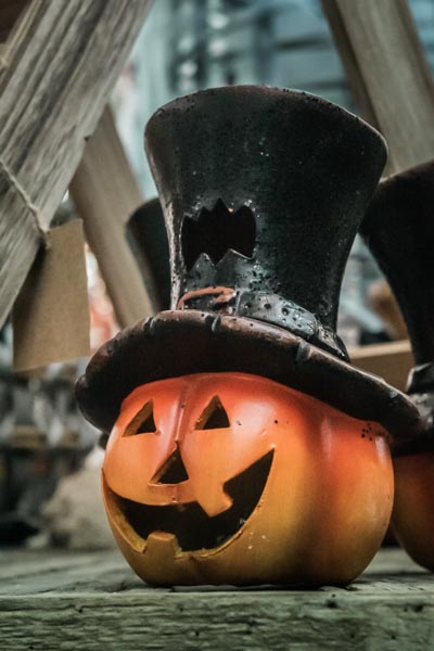 Halloween est là ! Potirons sculptés et chapeaux de sorcières